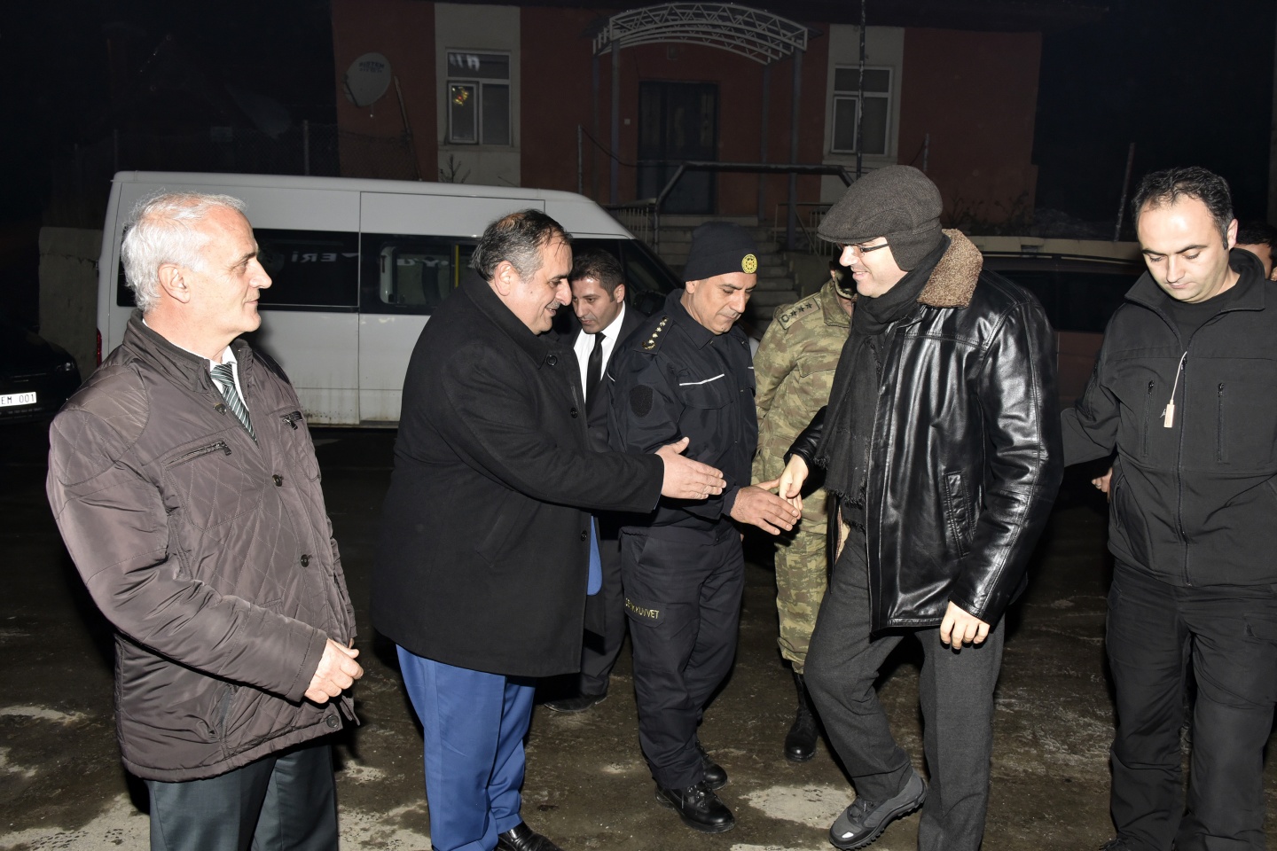 Vali Memiş’ten 2 bin 50 metrede asfalt emekçilerine yemek 12