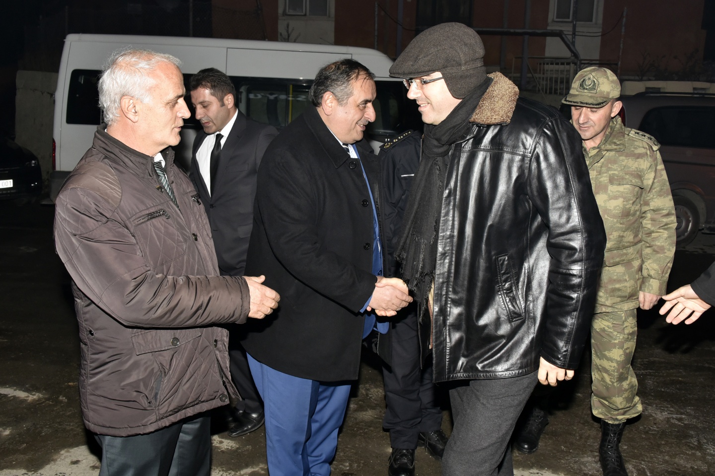 Vali Memiş’ten 2 bin 50 metrede asfalt emekçilerine yemek 7