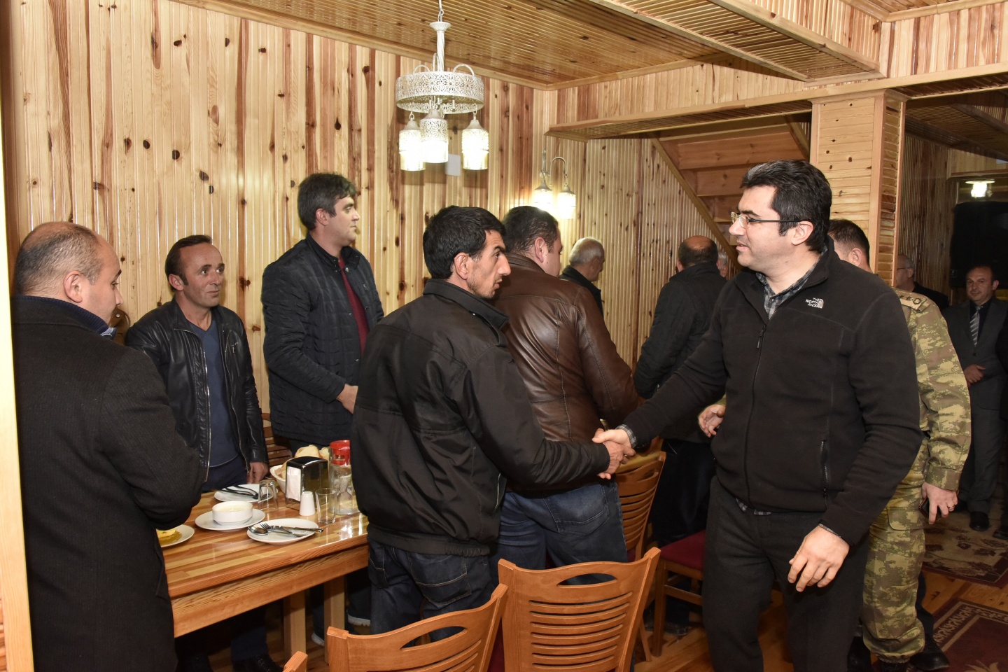 Vali Memiş’ten 2 bin 50 metrede asfalt emekçilerine yemek 6