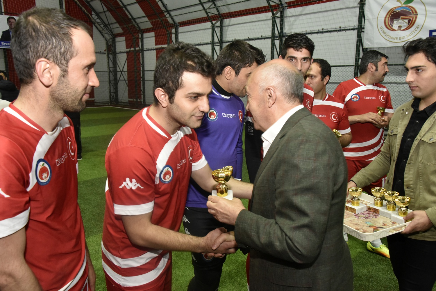Gümüşhane’de kurumlararası halı saha turnuvasının şampiyonu Belediye oldu 39