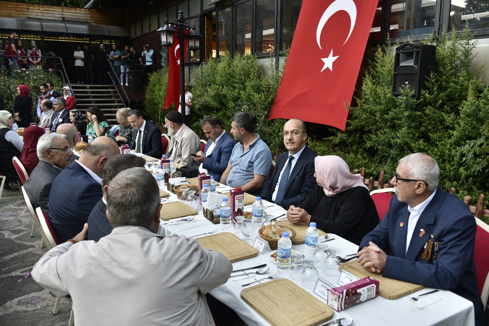 Şehit aileleri ve gaziler onuruna yemek 19