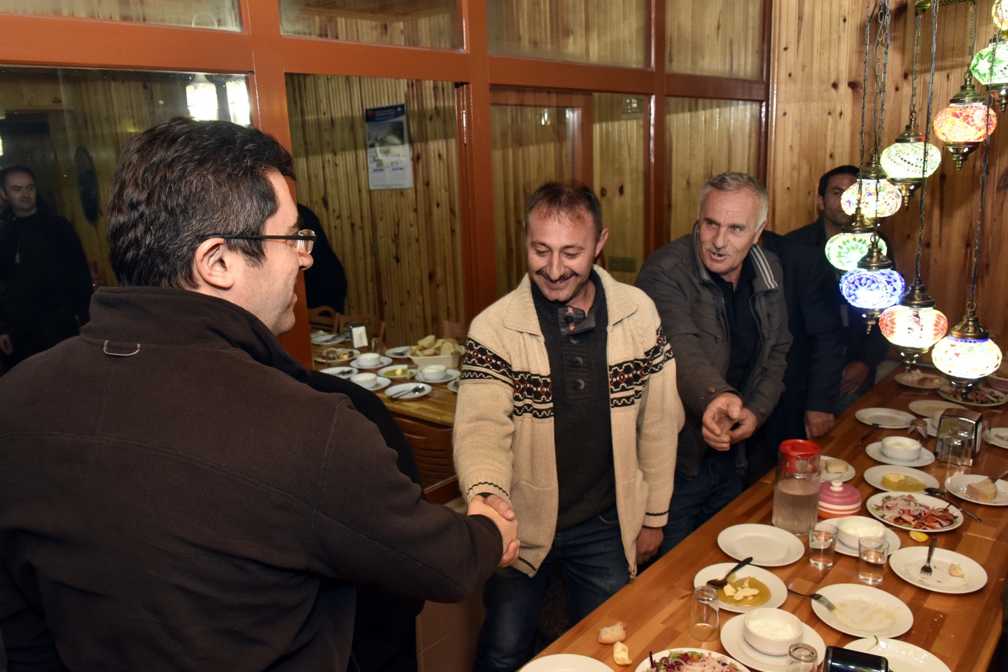 Vali Memiş’ten 2 bin 50 metrede asfalt emekçilerine yemek 4