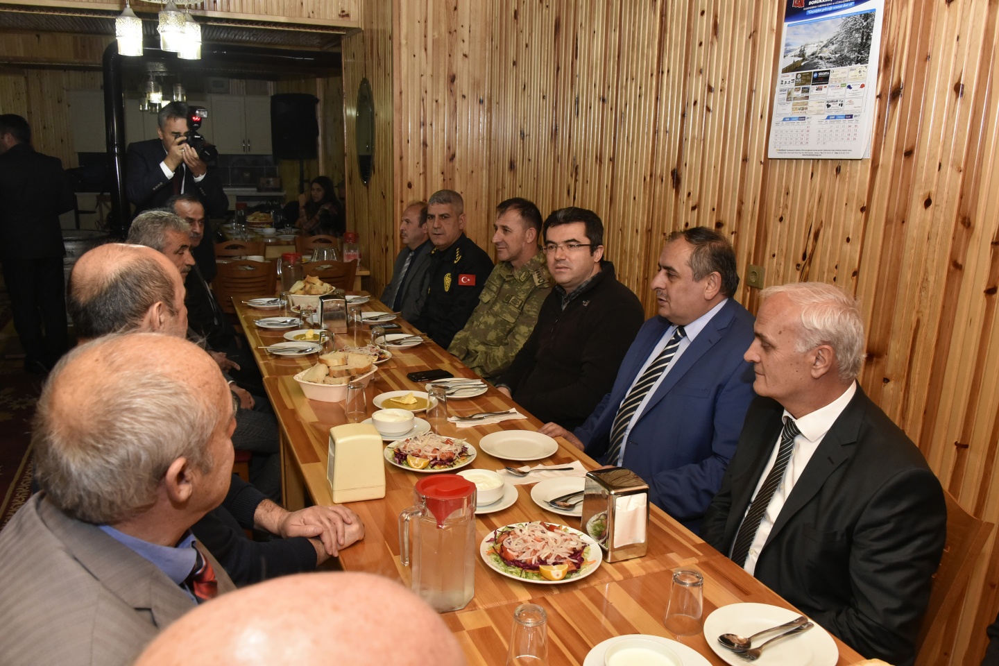 Vali Memiş’ten 2 bin 50 metrede asfalt emekçilerine yemek 10