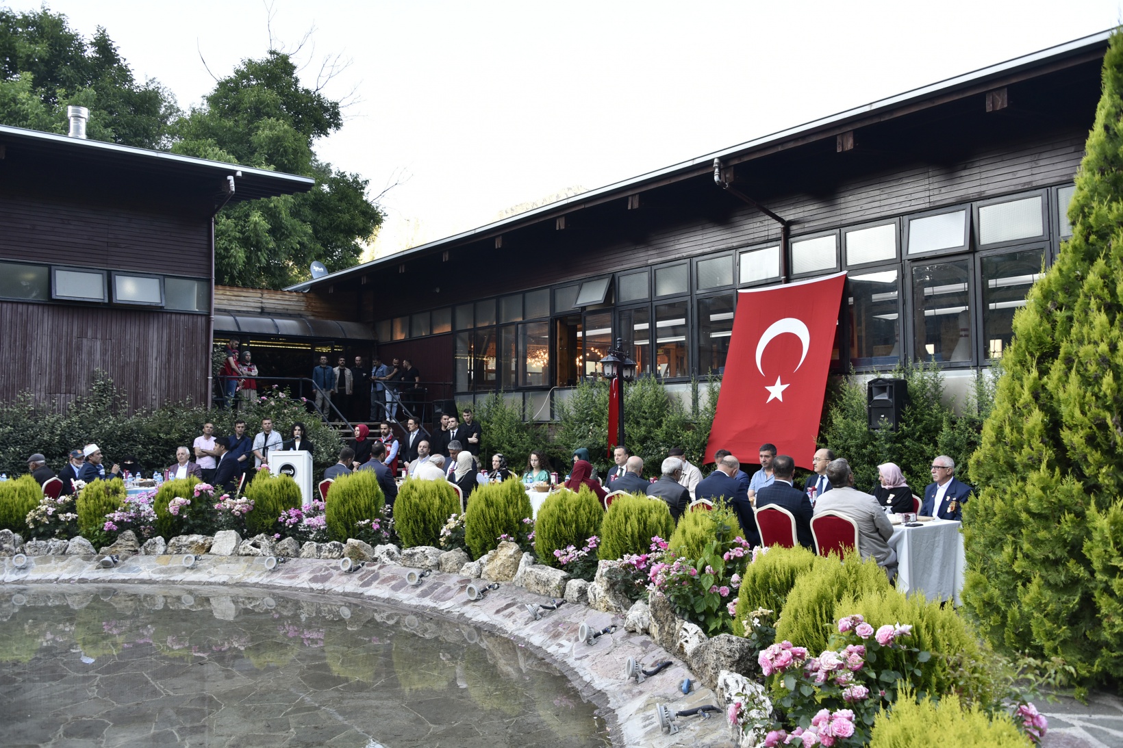 Şehit aileleri ve gaziler onuruna yemek 18