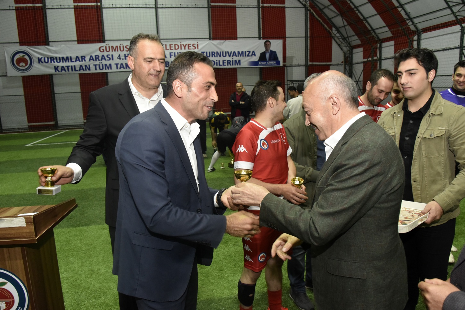 Gümüşhane’de kurumlararası halı saha turnuvasının şampiyonu Belediye oldu 38