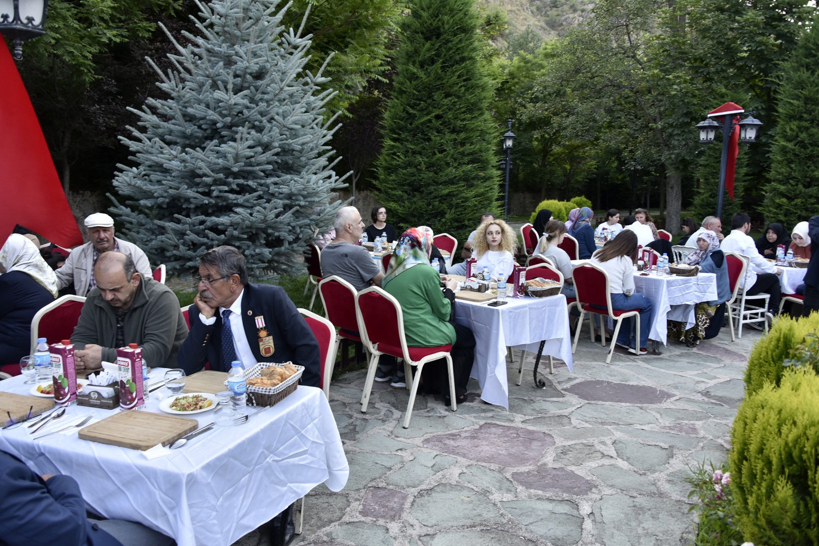 Şehit aileleri ve gaziler onuruna yemek 28