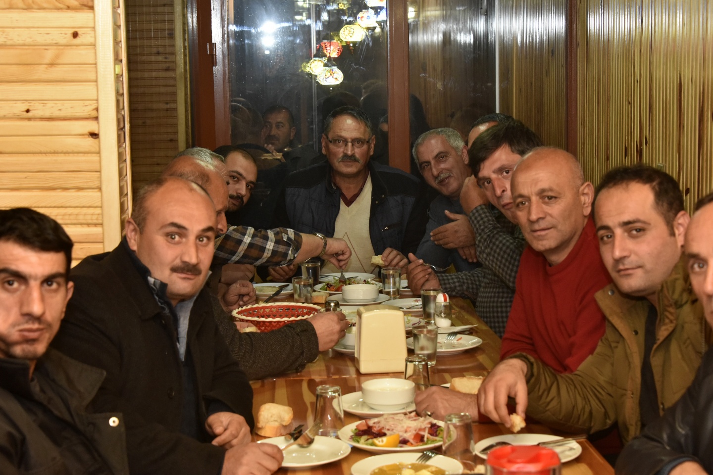 Vali Memiş’ten 2 bin 50 metrede asfalt emekçilerine yemek 15