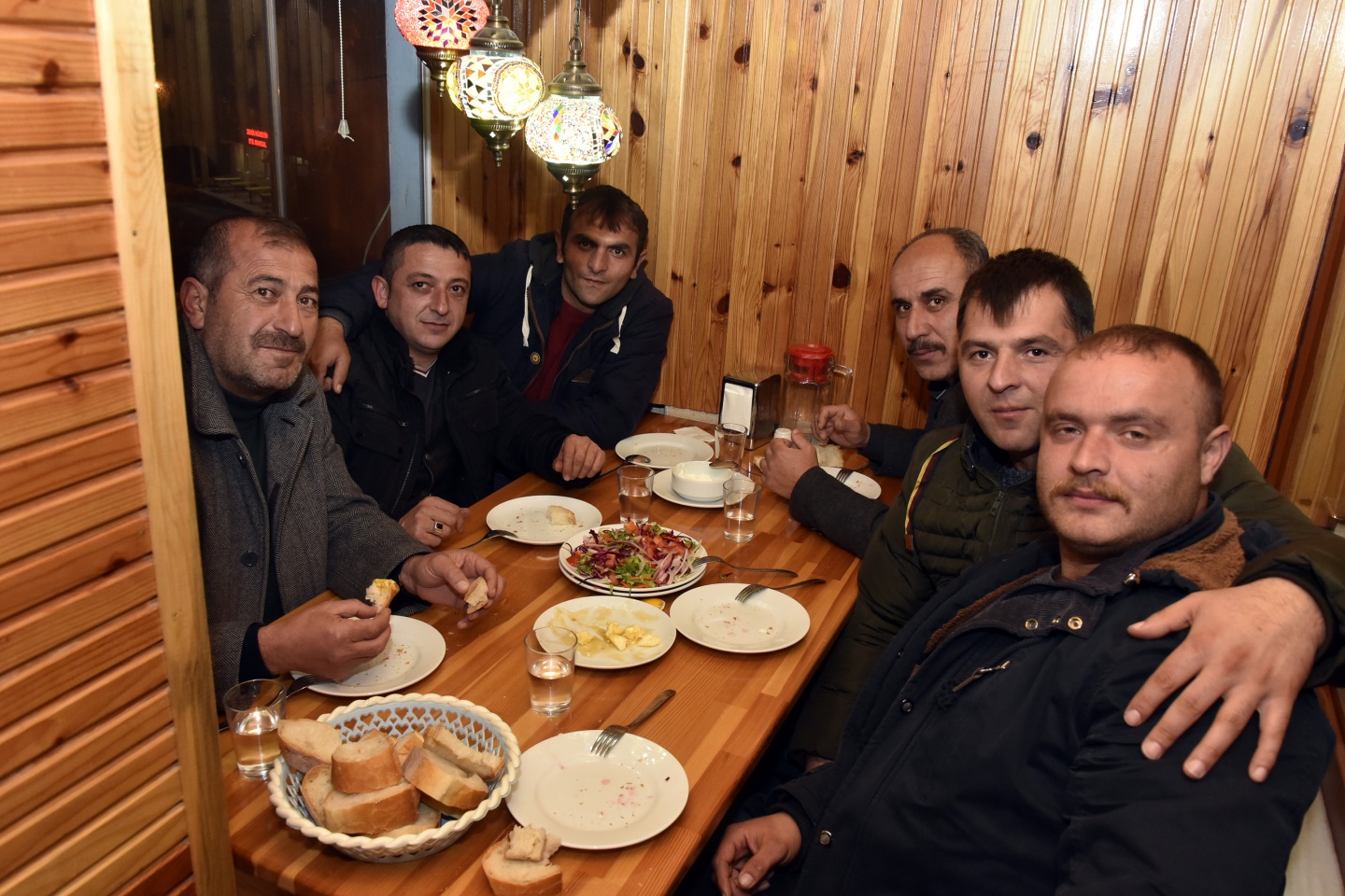 Vali Memiş’ten 2 bin 50 metrede asfalt emekçilerine yemek 14