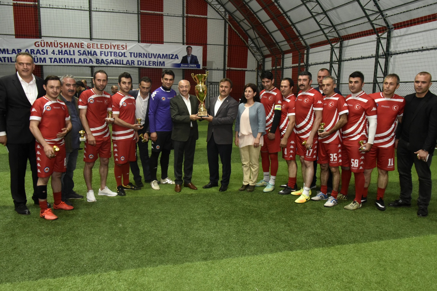 Gümüşhane’de kurumlararası halı saha turnuvasının şampiyonu Belediye oldu 43