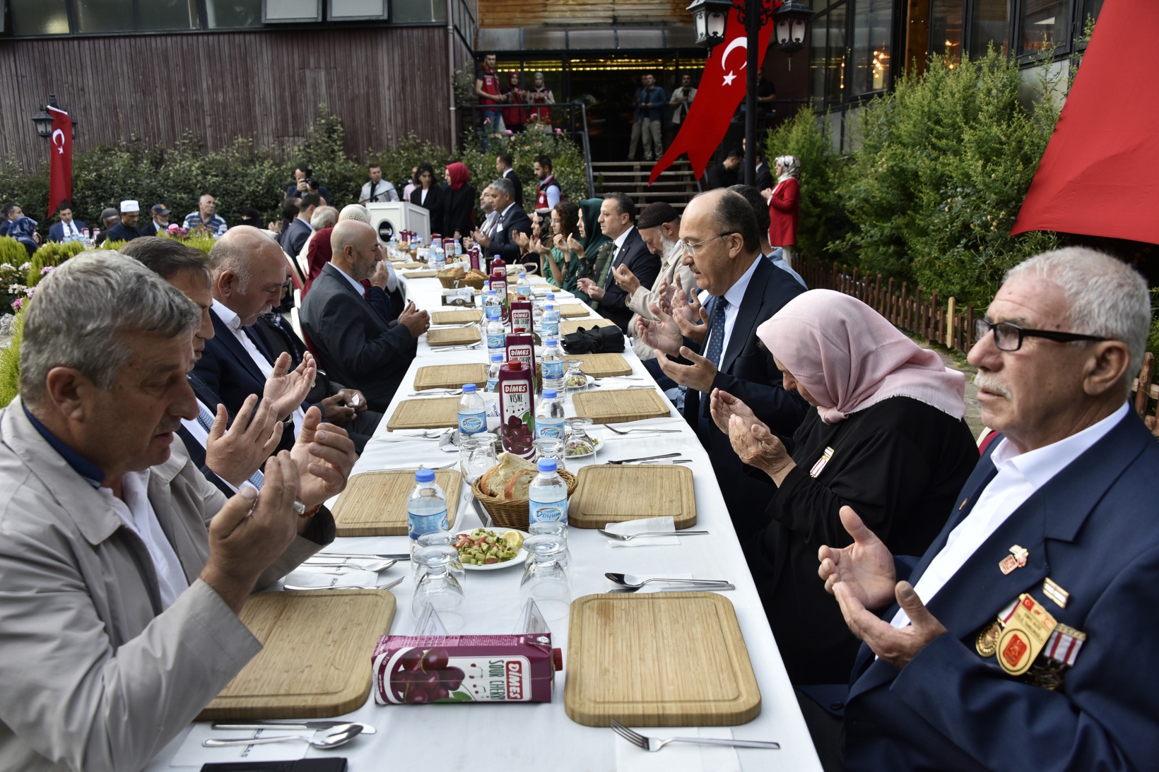 Şehit aileleri ve gaziler onuruna yemek 22
