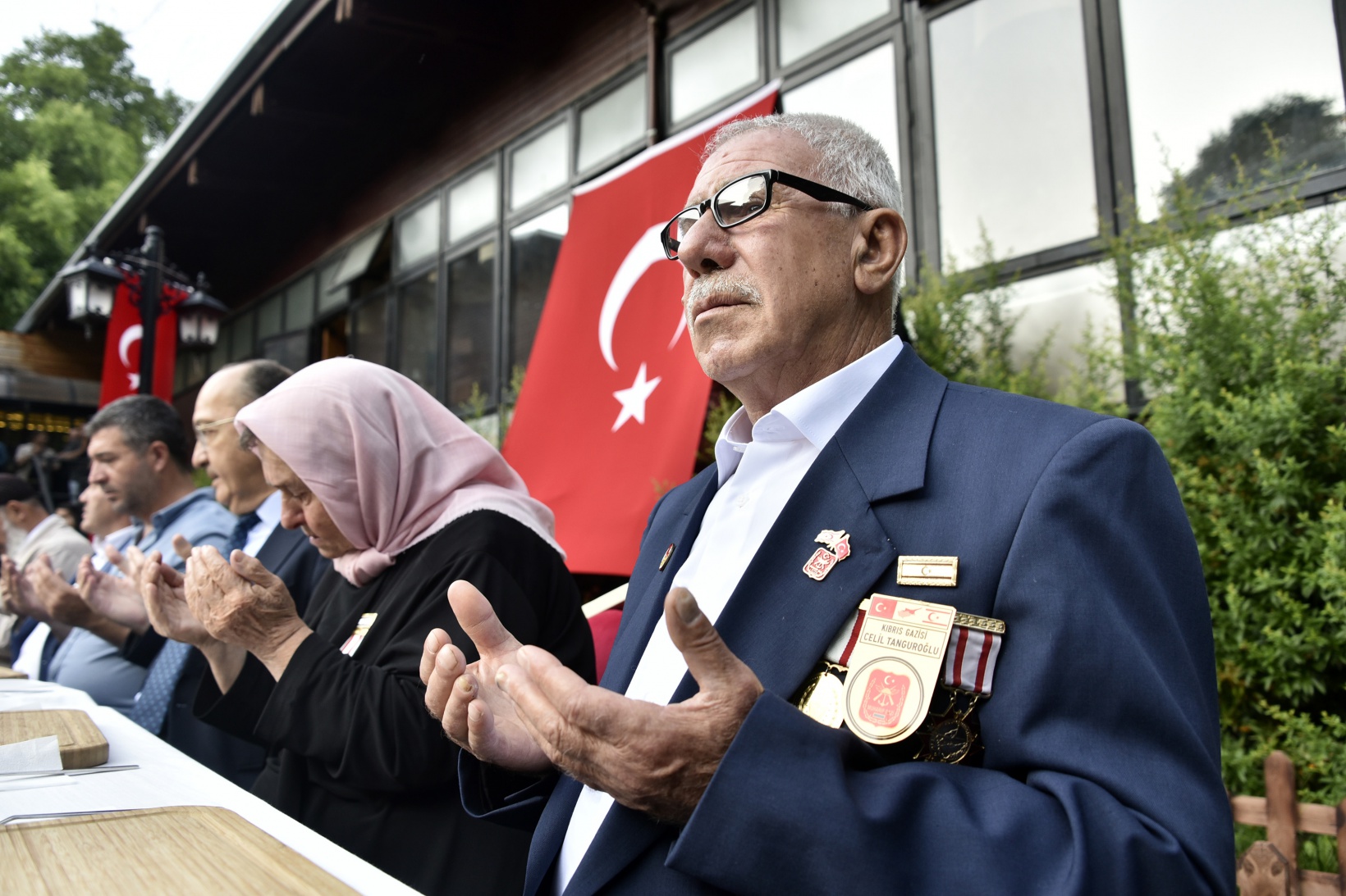 Şehit aileleri ve gaziler onuruna yemek 2