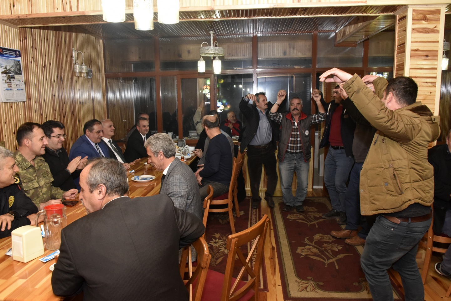 Vali Memiş’ten 2 bin 50 metrede asfalt emekçilerine yemek 18