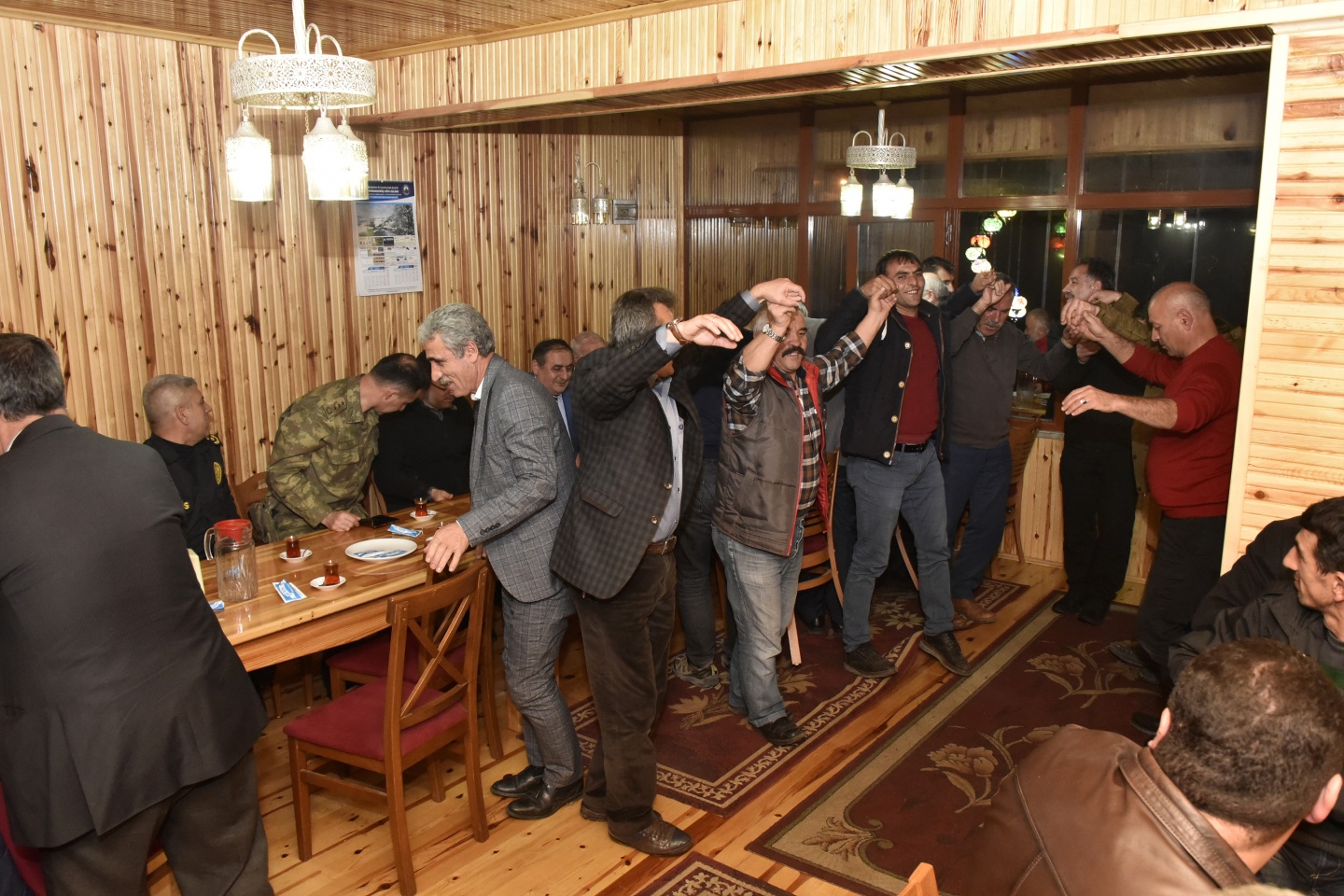 Vali Memiş’ten 2 bin 50 metrede asfalt emekçilerine yemek 22