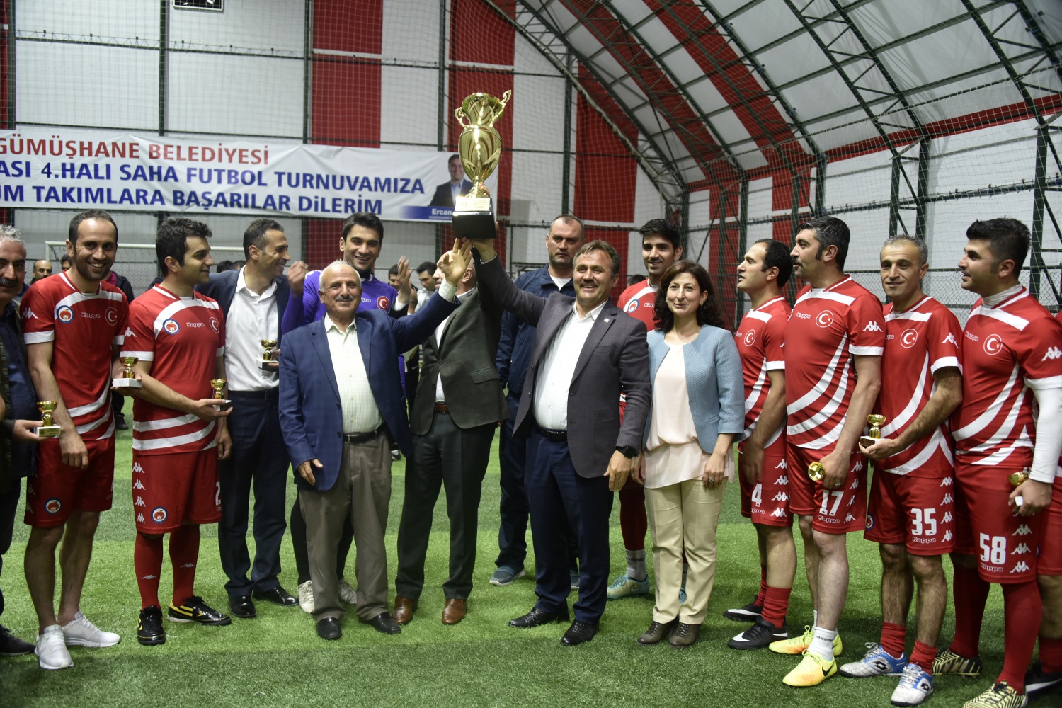 Gümüşhane’de kurumlararası halı saha turnuvasının şampiyonu Belediye oldu 45