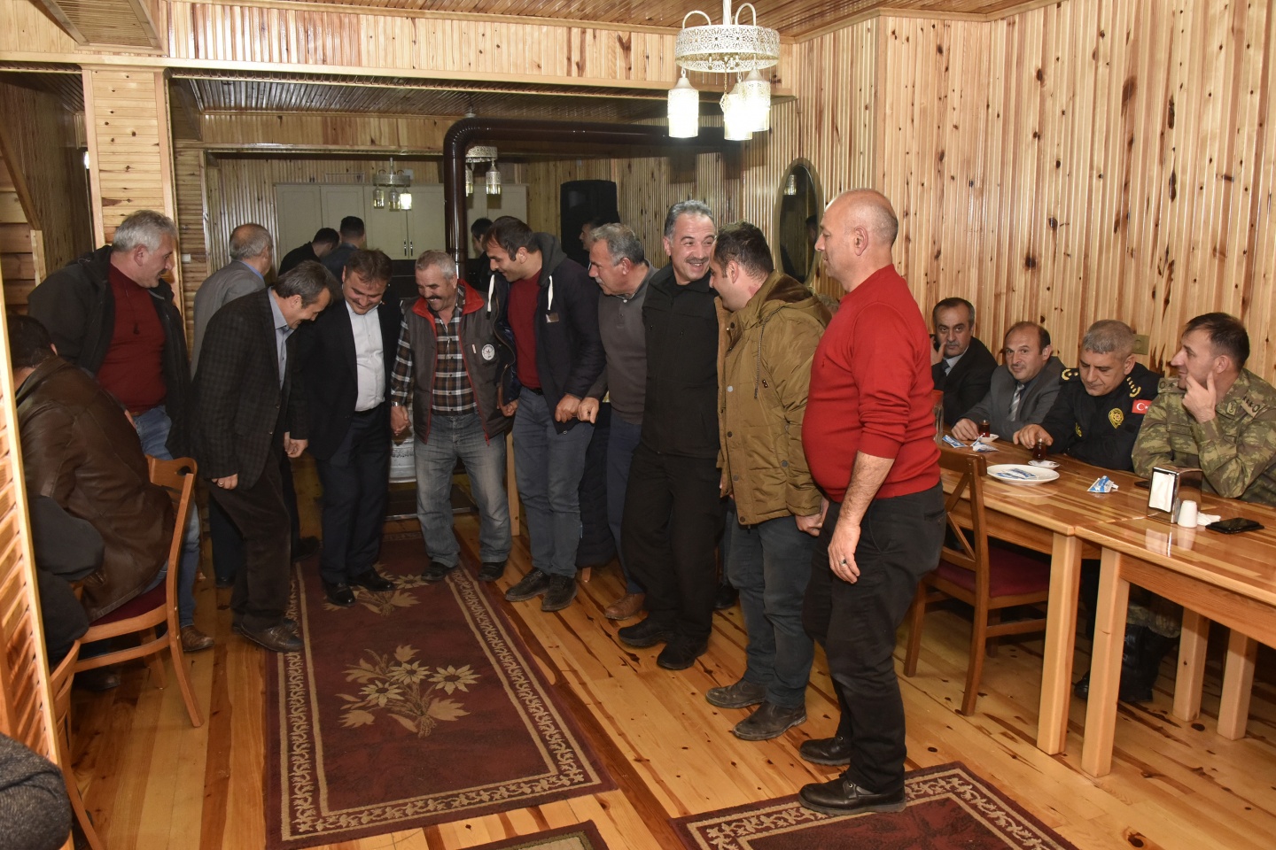 Vali Memiş’ten 2 bin 50 metrede asfalt emekçilerine yemek 19