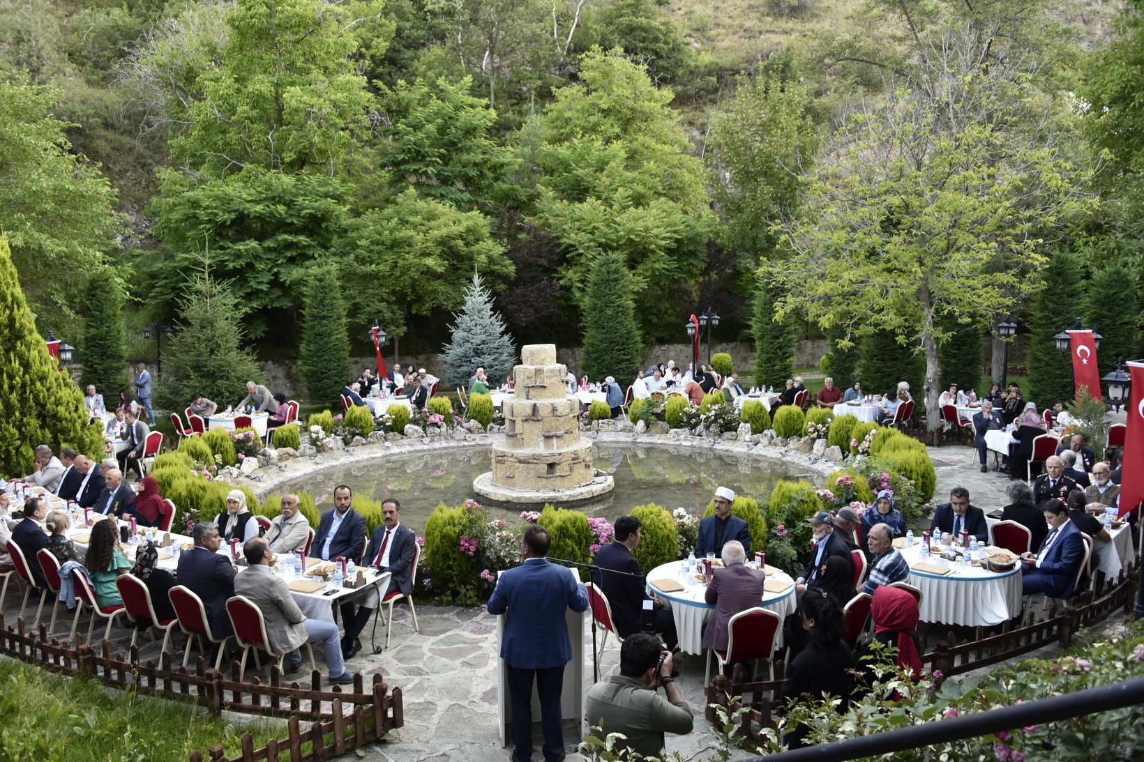 Şehit aileleri ve gaziler onuruna yemek 8