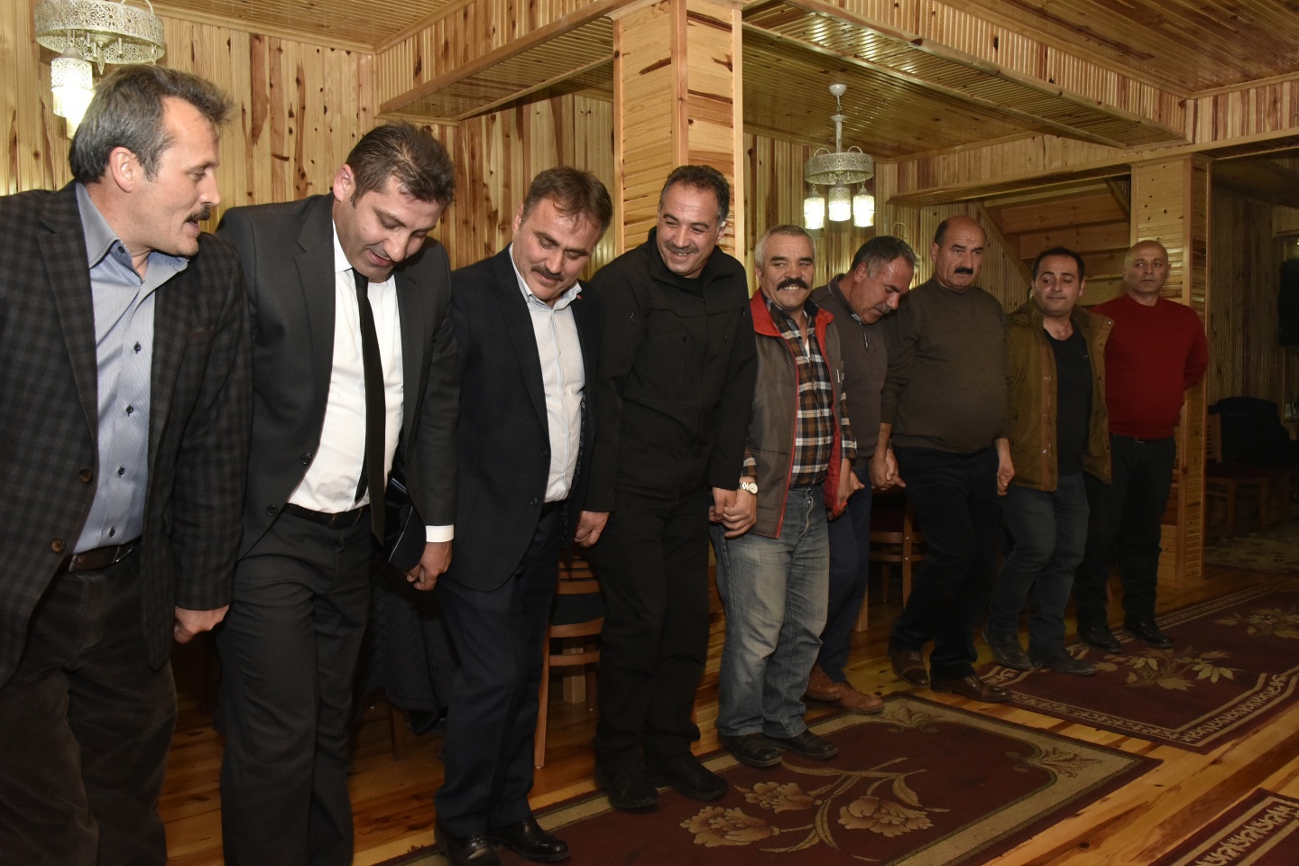 Vali Memiş’ten 2 bin 50 metrede asfalt emekçilerine yemek 26