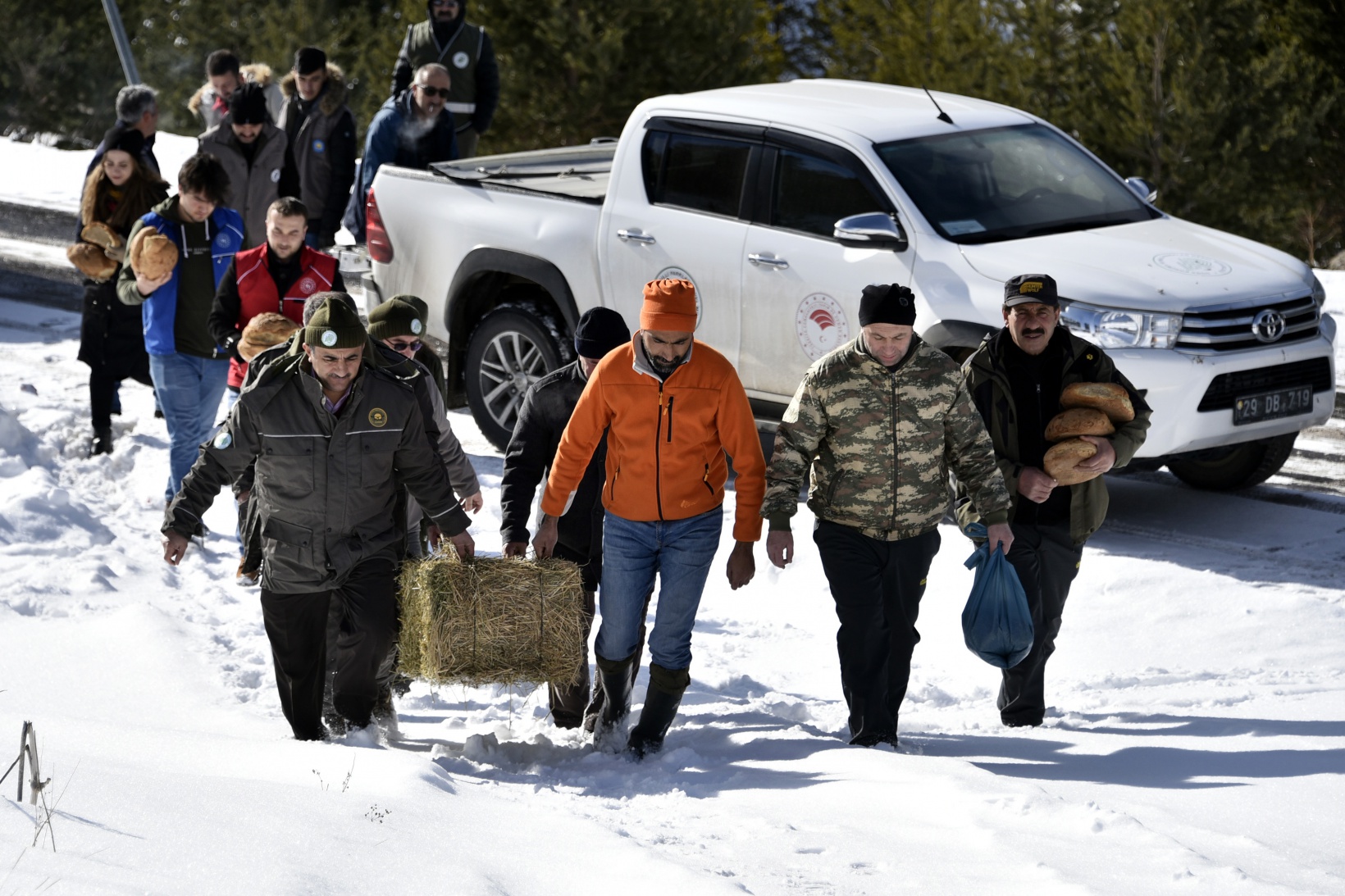 Gümüşhane’de yaban hayatına yem bırakıldı 4