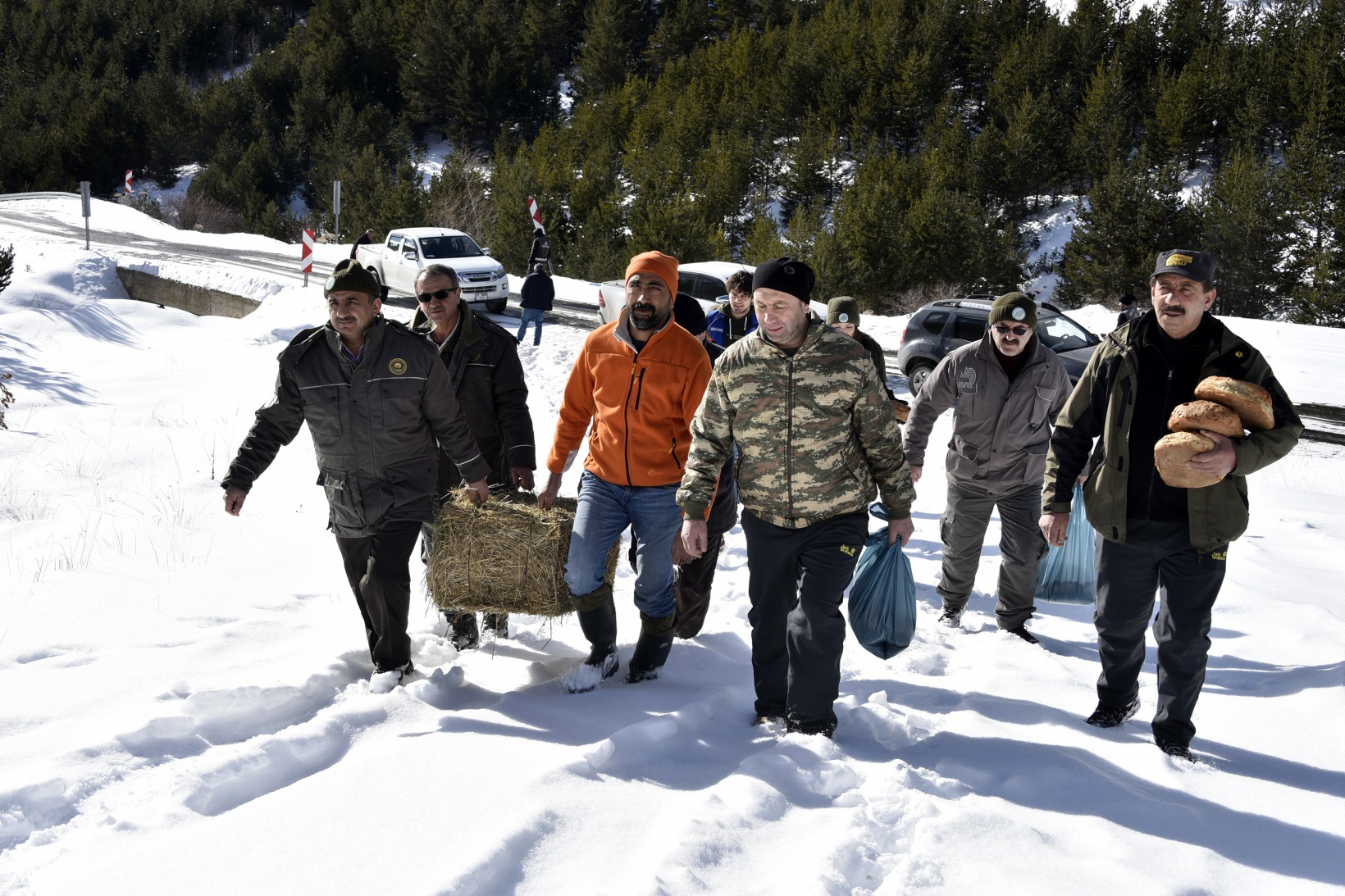 Gümüşhane’de yaban hayatına yem bırakıldı 26