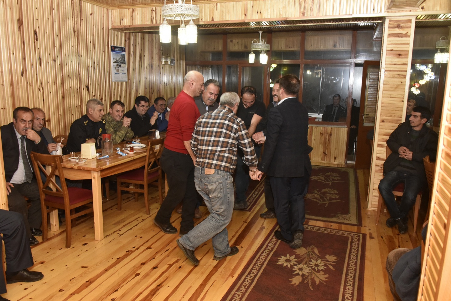 Vali Memiş’ten 2 bin 50 metrede asfalt emekçilerine yemek 25