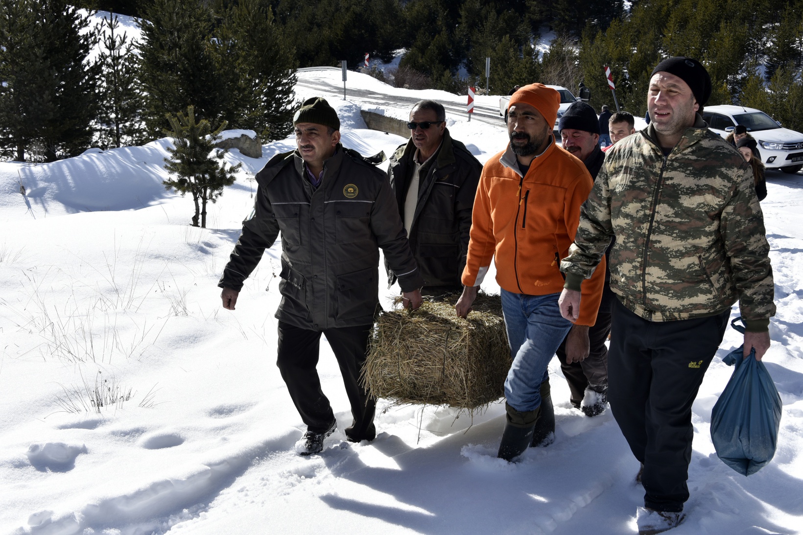 Gümüşhane’de yaban hayatına yem bırakıldı 18