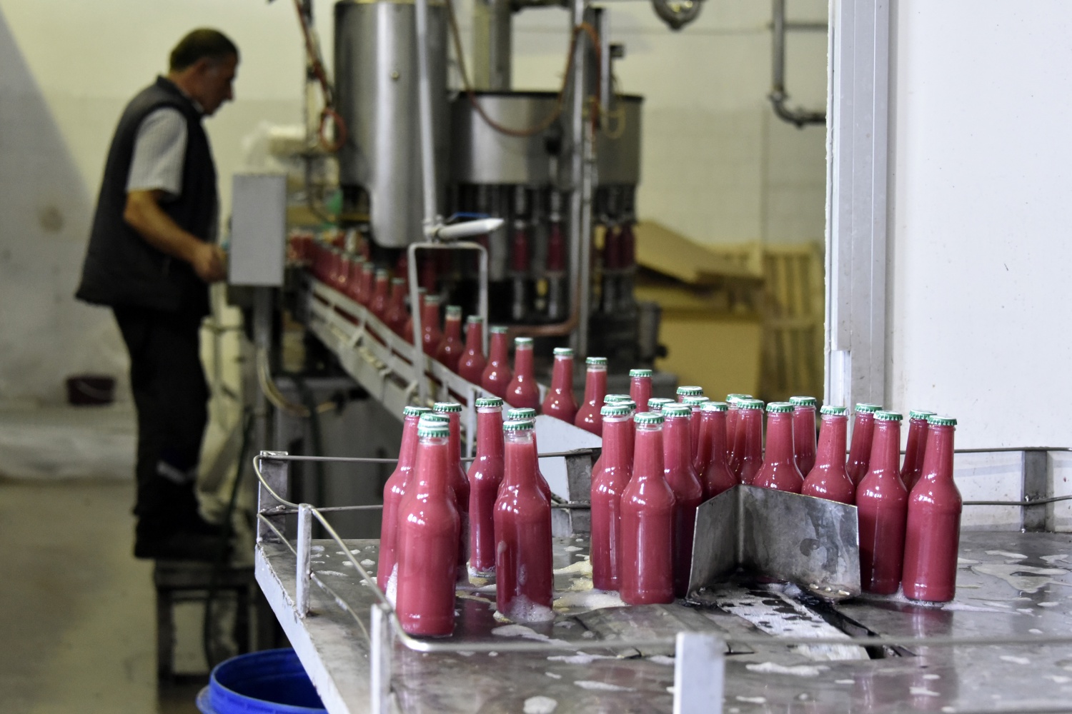 Fabrikanın bahçesi kırmızı renge büründü 12