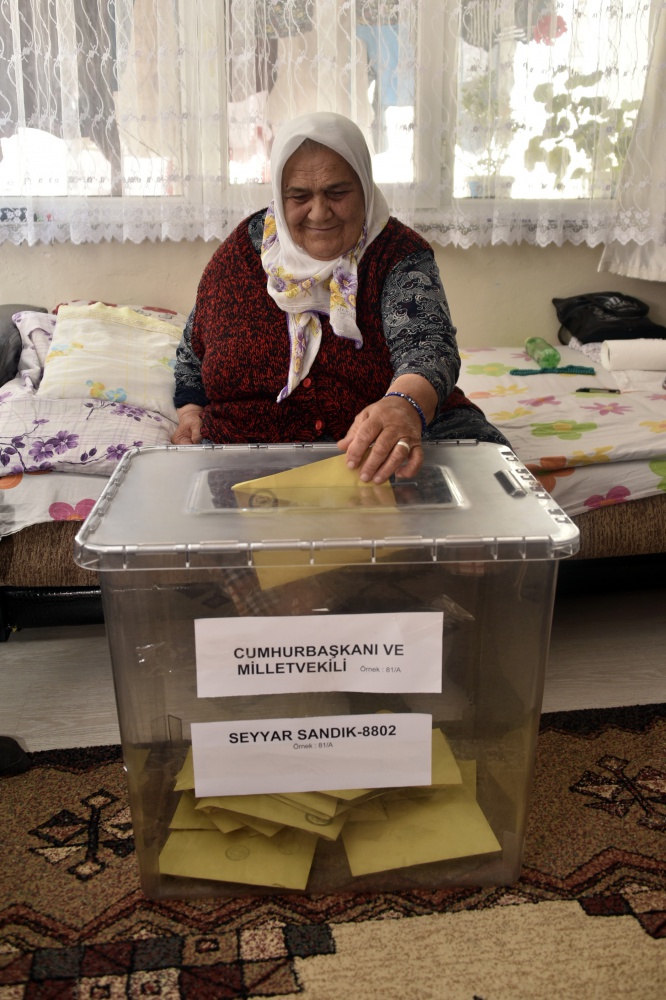 Gümüşhane’de seyyar sandıkta 38 kişi oy kullandı 6