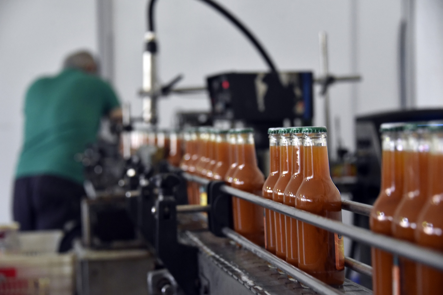 Fabrikanın bahçesi kırmızı renge büründü 8