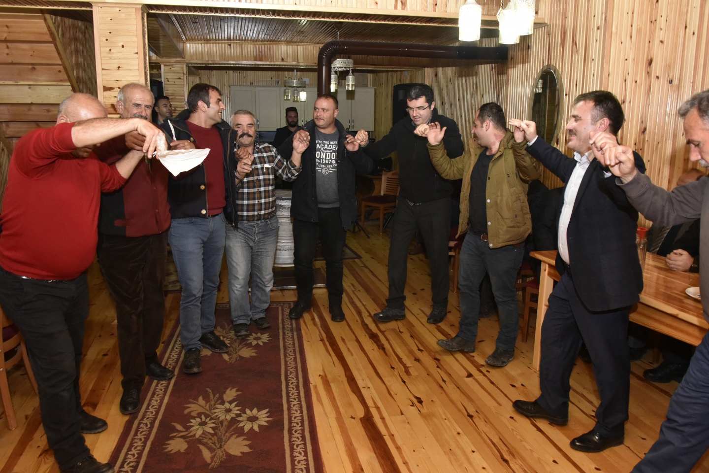 Vali Memiş’ten 2 bin 50 metrede asfalt emekçilerine yemek 38