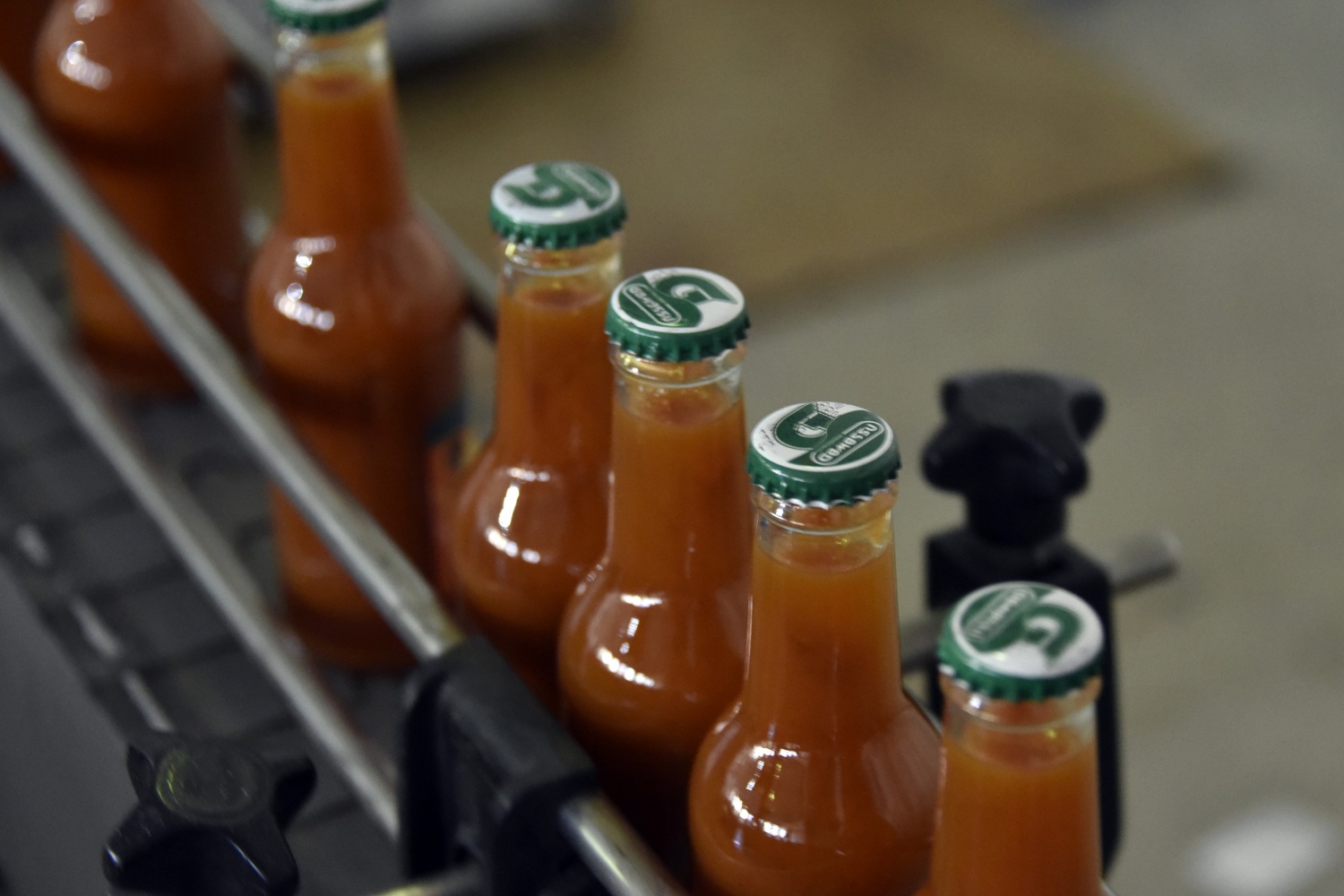 Fabrikanın bahçesi kırmızı renge büründü 3