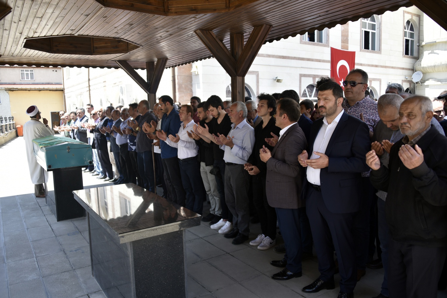 Eleman son yolculuğuna uğurlandı 2