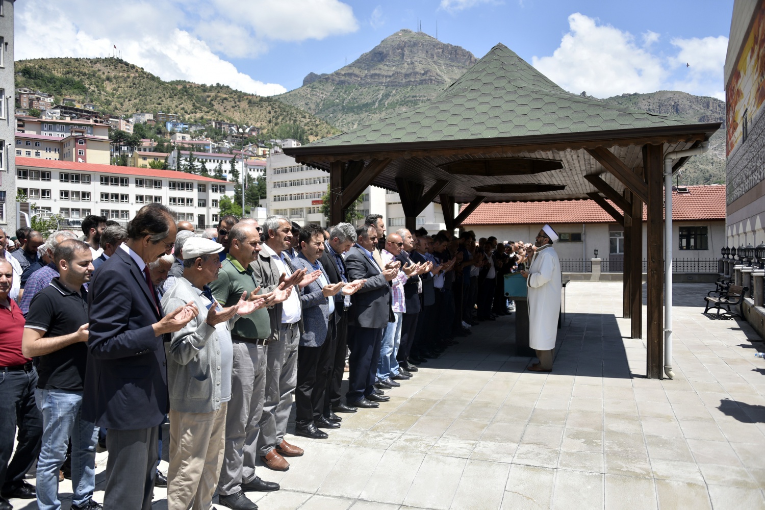 Eleman son yolculuğuna uğurlandı 10