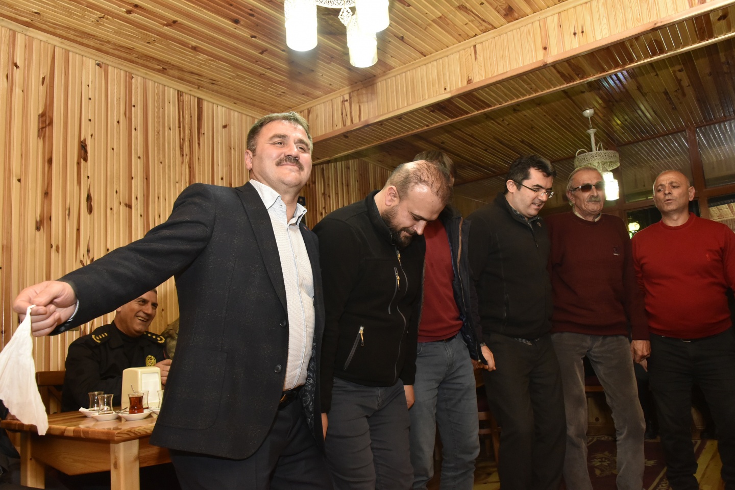 Vali Memiş’ten 2 bin 50 metrede asfalt emekçilerine yemek 44