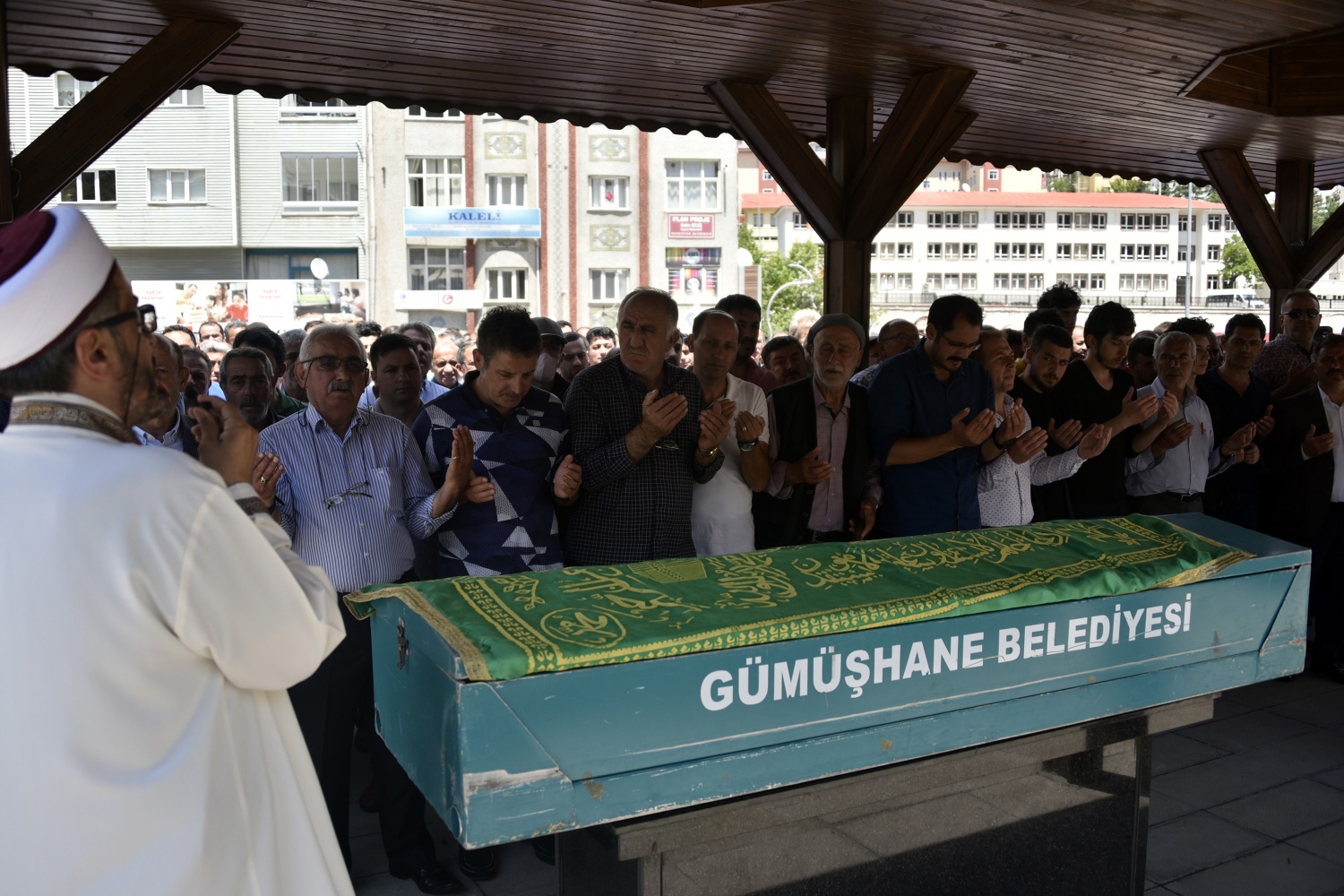 Eleman son yolculuğuna uğurlandı 7