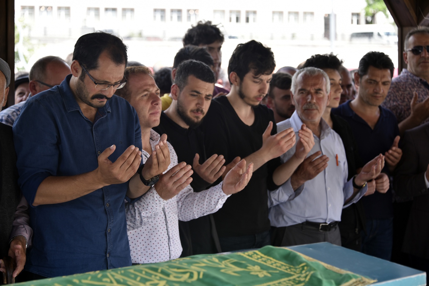 Eleman son yolculuğuna uğurlandı 9