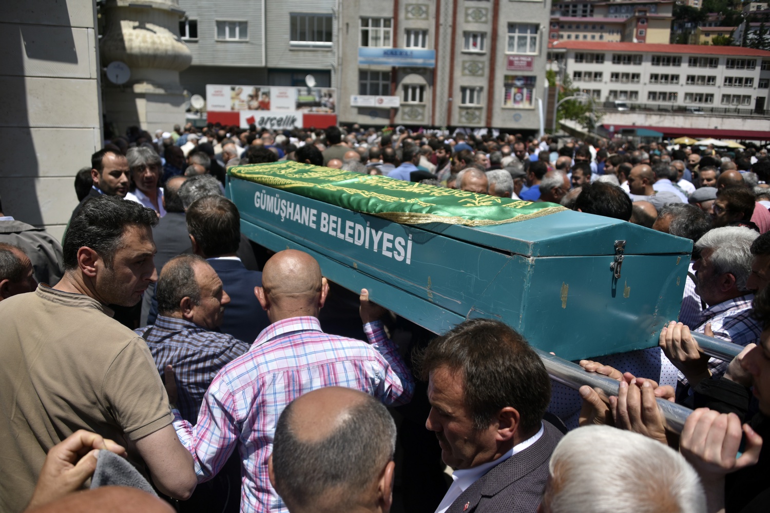 Eleman son yolculuğuna uğurlandı 11