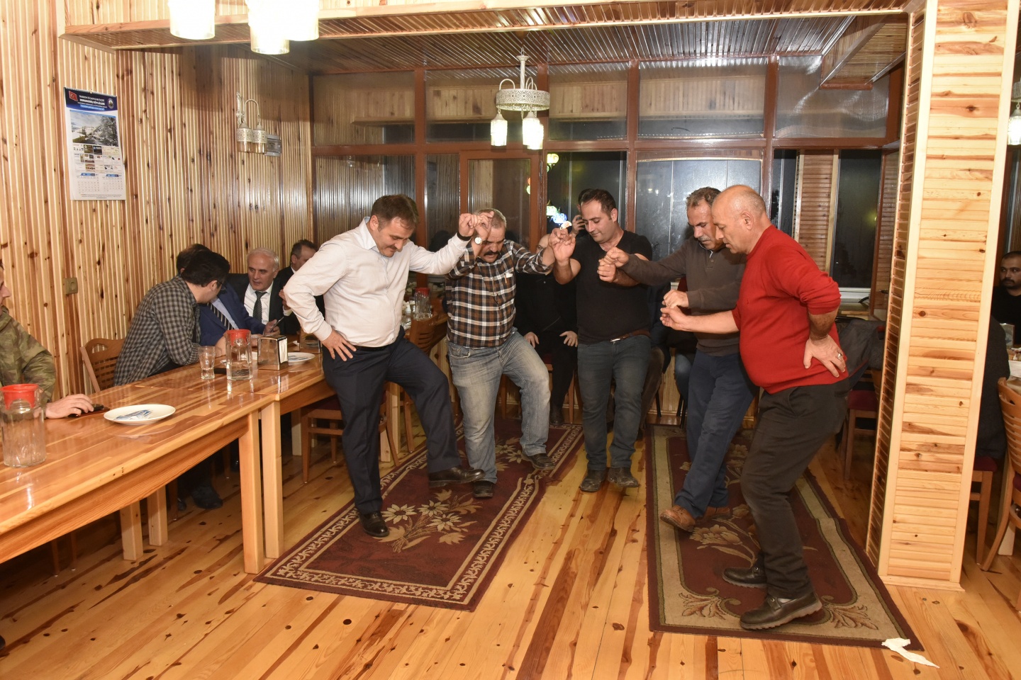 Vali Memiş’ten 2 bin 50 metrede asfalt emekçilerine yemek 50