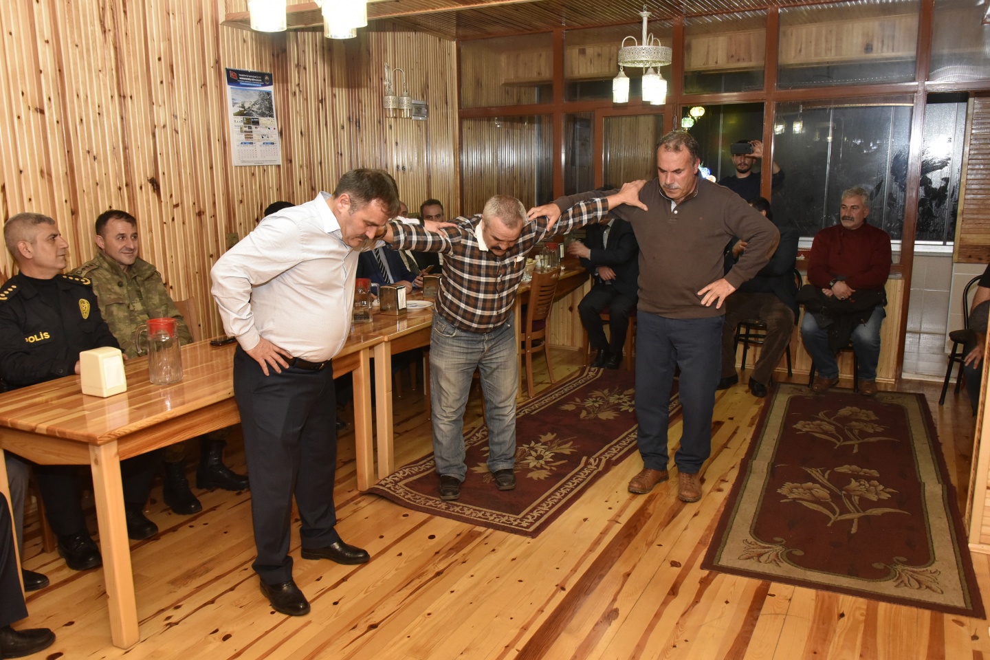 Vali Memiş’ten 2 bin 50 metrede asfalt emekçilerine yemek 52