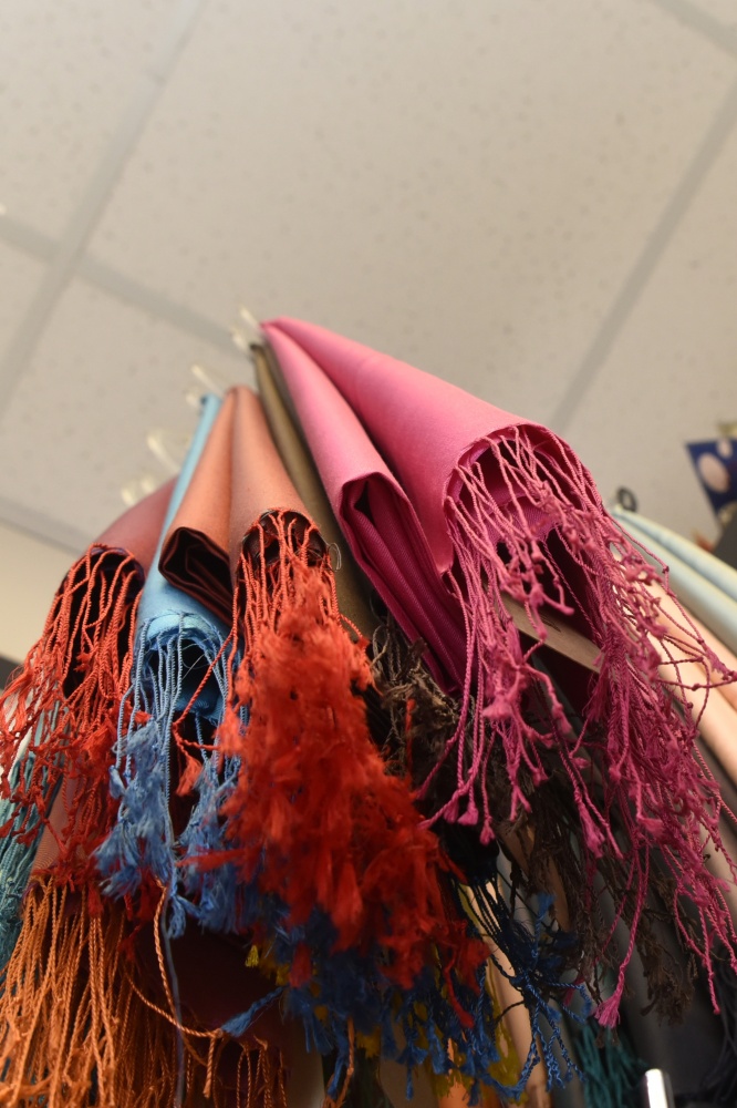 20 metrekare dükkanla başladı, şimdi dünyaya eşarp satıyor 3