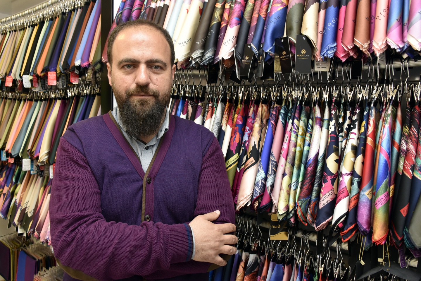 20 metrekare dükkanla başladı, şimdi dünyaya eşarp satıyor 10