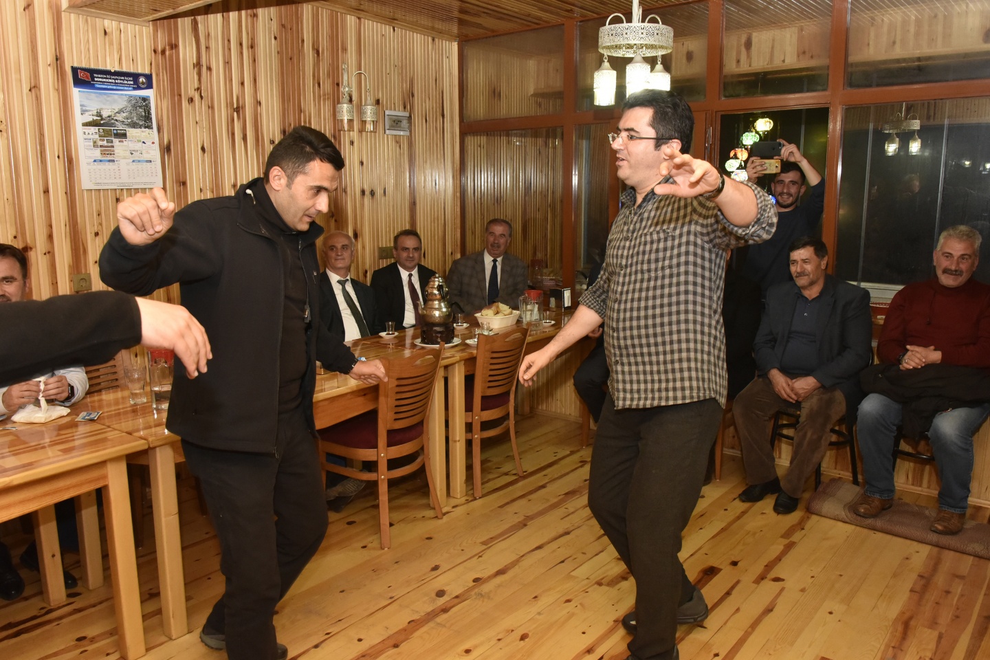 Vali Memiş’ten 2 bin 50 metrede asfalt emekçilerine yemek 60