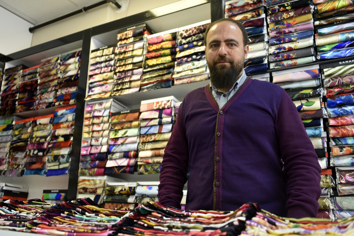 20 metrekare dükkanla başladı, şimdi dünyaya eşarp satıyor 8