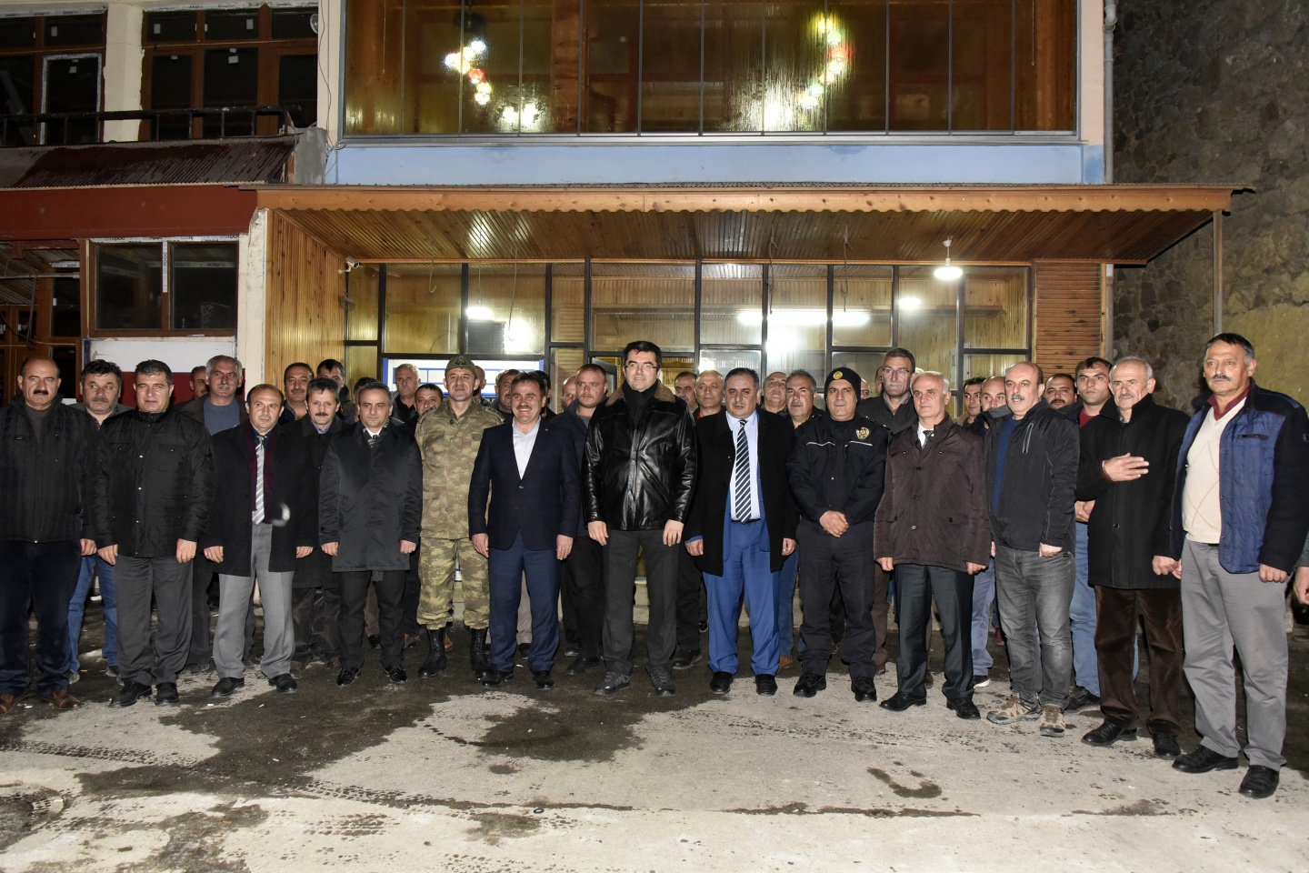 Vali Memiş’ten 2 bin 50 metrede asfalt emekçilerine yemek 68