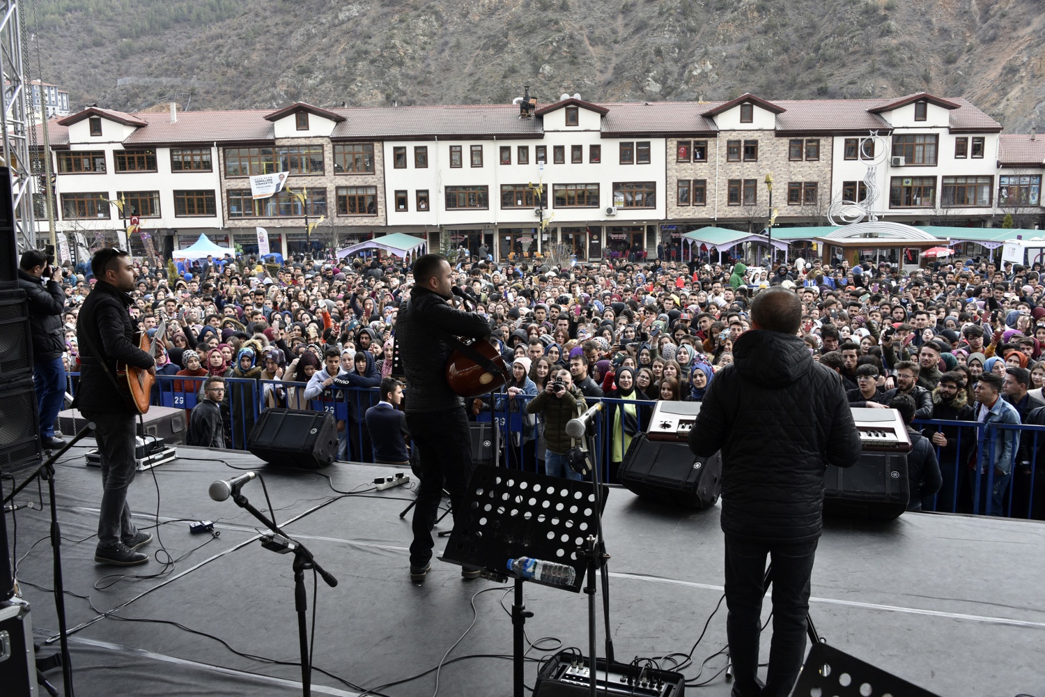 Gümüşhane’de Başkan Çimen’e destek konseri 90