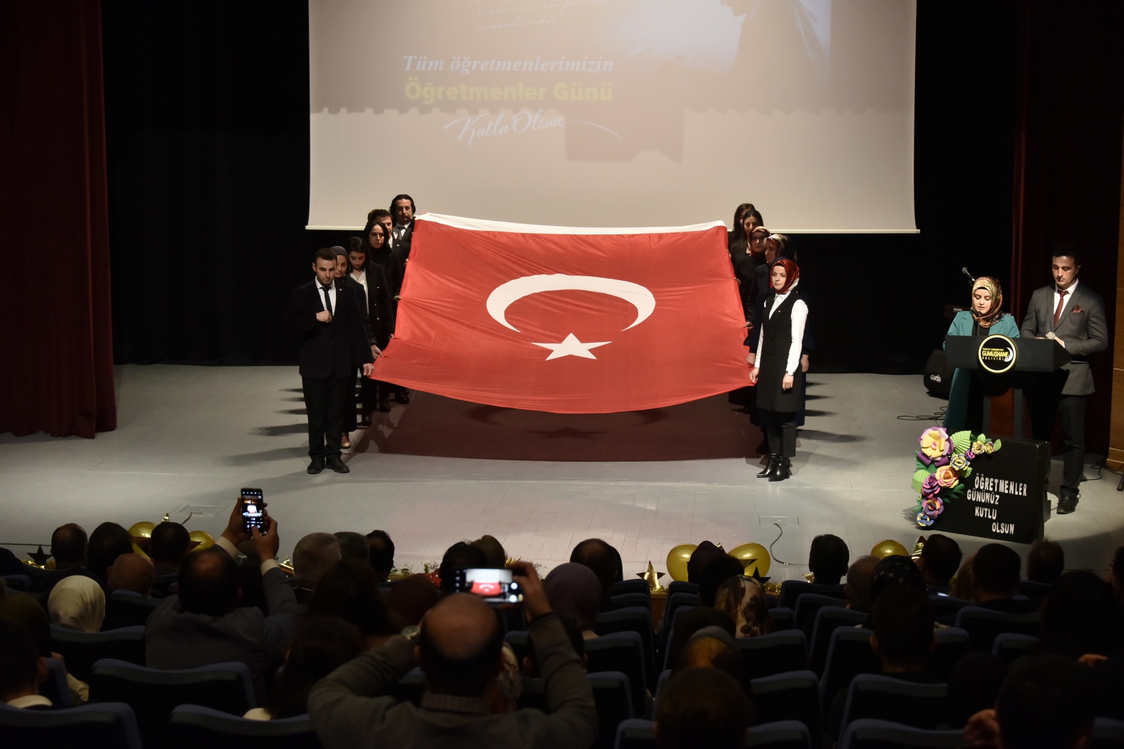 Gümüşhane’de Öğretmenler Günü kutlandı 13