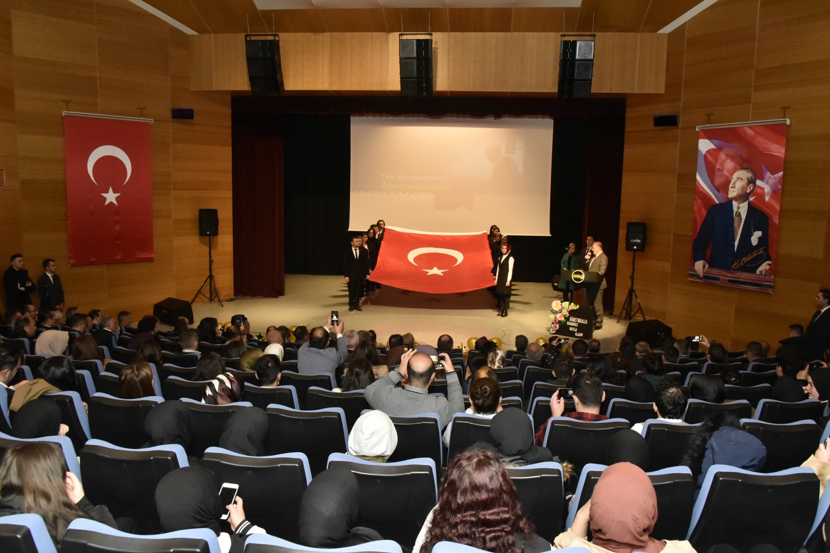 Gümüşhane’de Öğretmenler Günü kutlandı 6