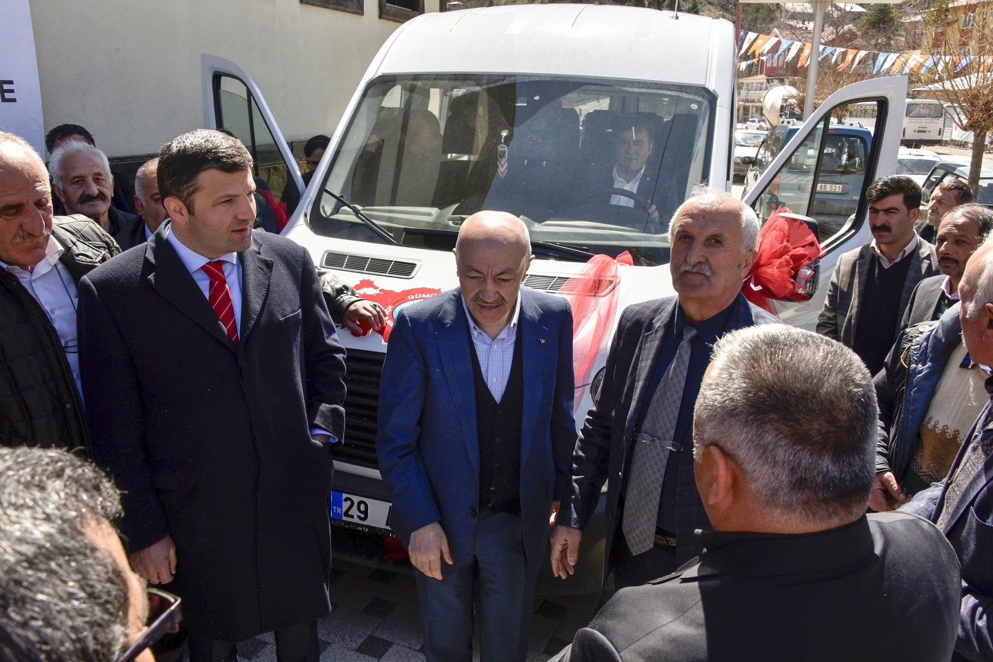 Gümüşhane Muhtarlar Derneği minibüsüne kavuştu 8