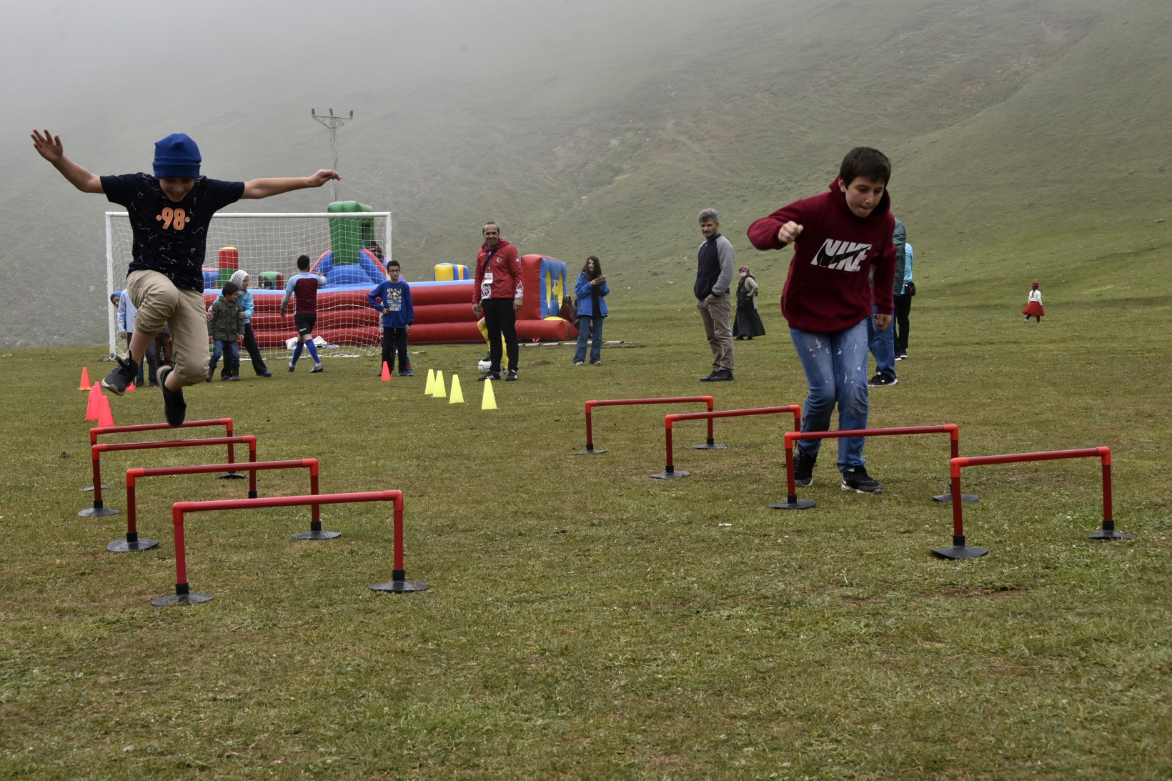2 bin metredeki yaylada spor şenliği yapıldı 38