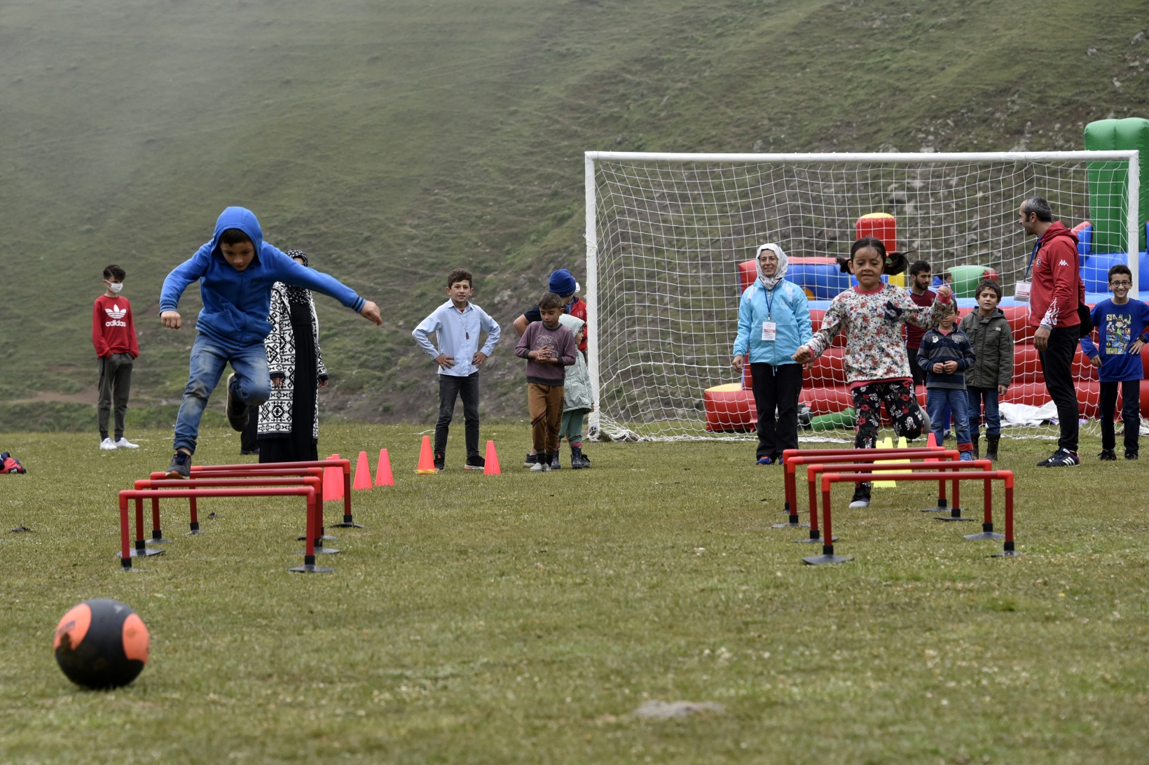 2 bin metredeki yaylada spor şenliği yapıldı 44