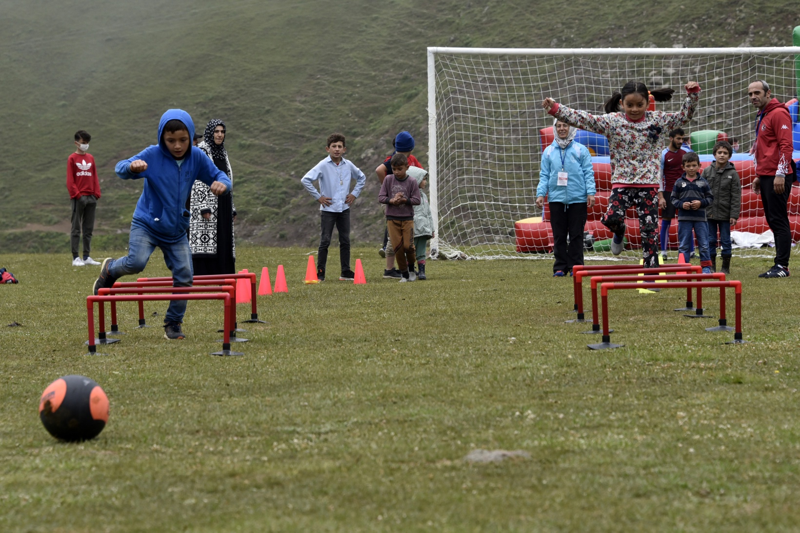 2 bin metredeki yaylada spor şenliği yapıldı 53